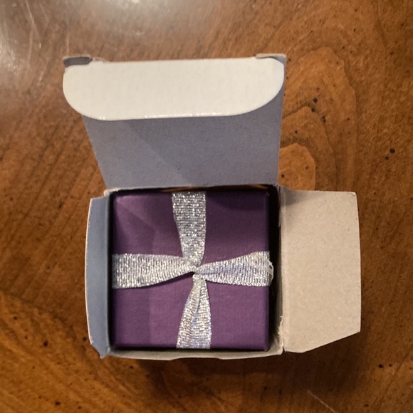 🌸NIB AVON Eternity Circle Rhinestone Hoop Earrings - Picture 6 of 9